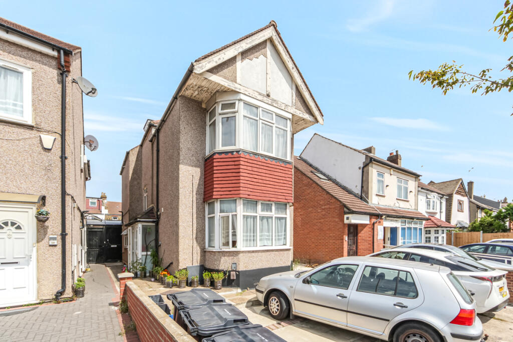 Main image of property: 593c Green Lane Ilford IG3 9RN