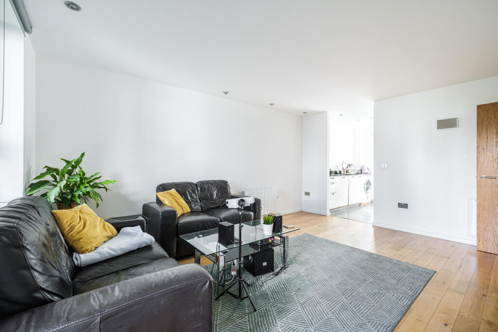 Main image of property: The Retreat, Earlsfield, SW18
