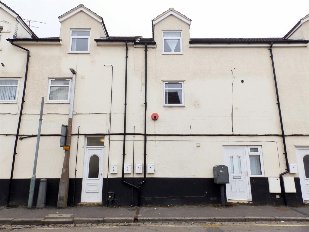 Main image of property: Gorse Hill, Swindon SN2