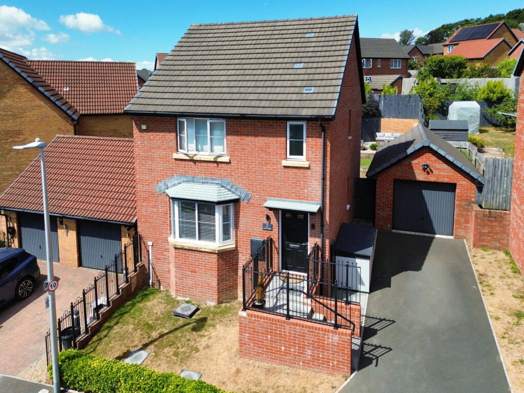 Main image of property: Awel Y Mor, Sketty, Swansea, SA2 9FL