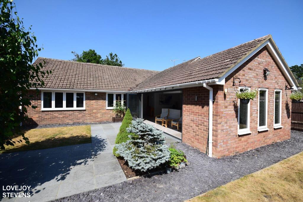Main image of property: Conifer Crest, Wash Common, RG14