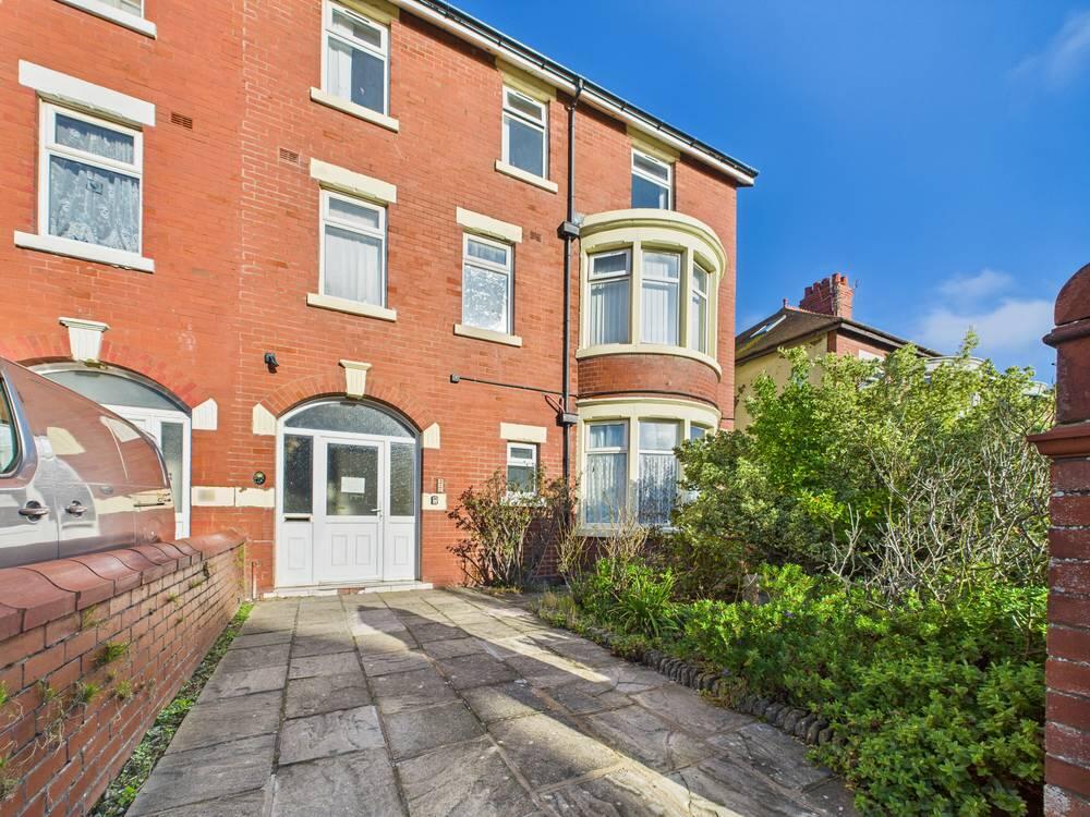 Main image of property: 28 Knowle Avenue