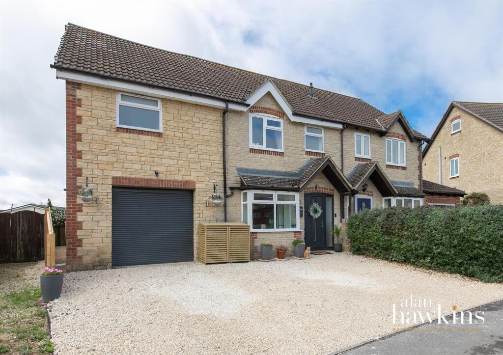 Main image of property: St. Marys Close, Bradenstoke SN15 4