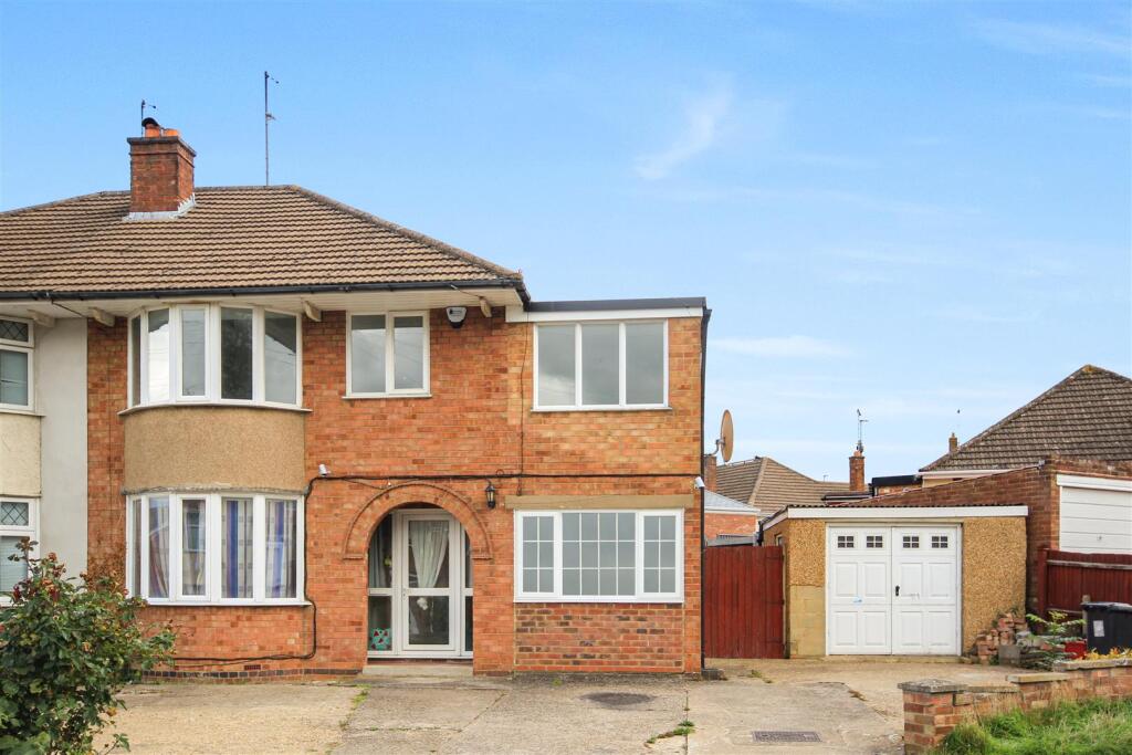 Main image of property: NN8 Ridgeway, Wellingborough