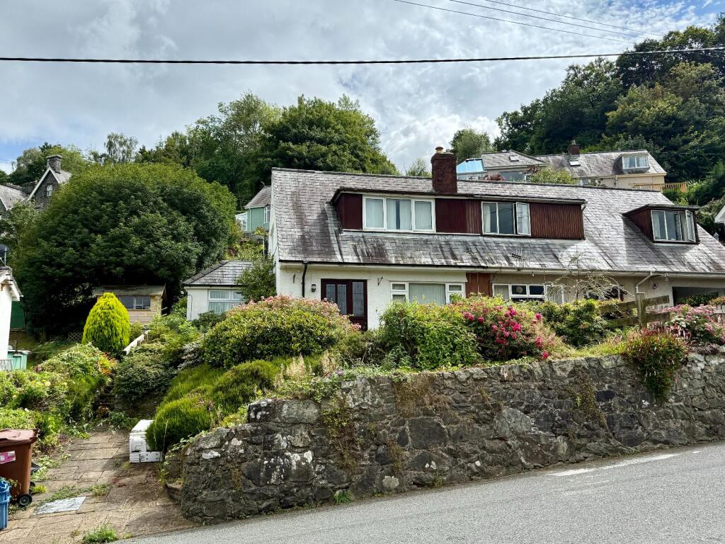 Main image of property: Derwen, Cader Road, Dolgellau, LL40 1SG