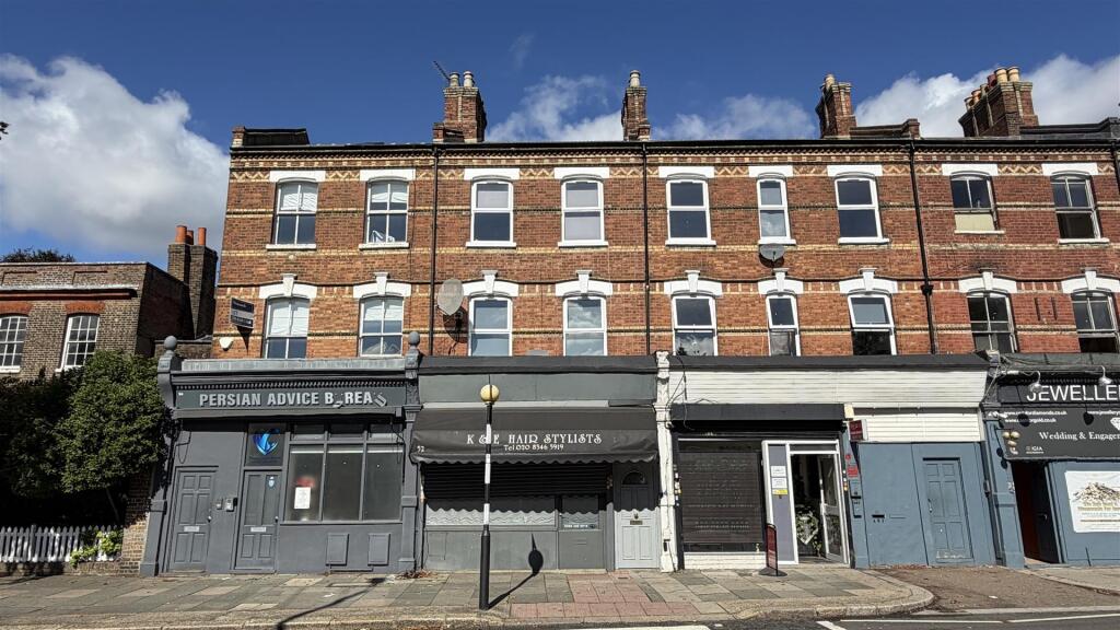 Main image of property: 52 Hendon Lane, London, N3 1TT