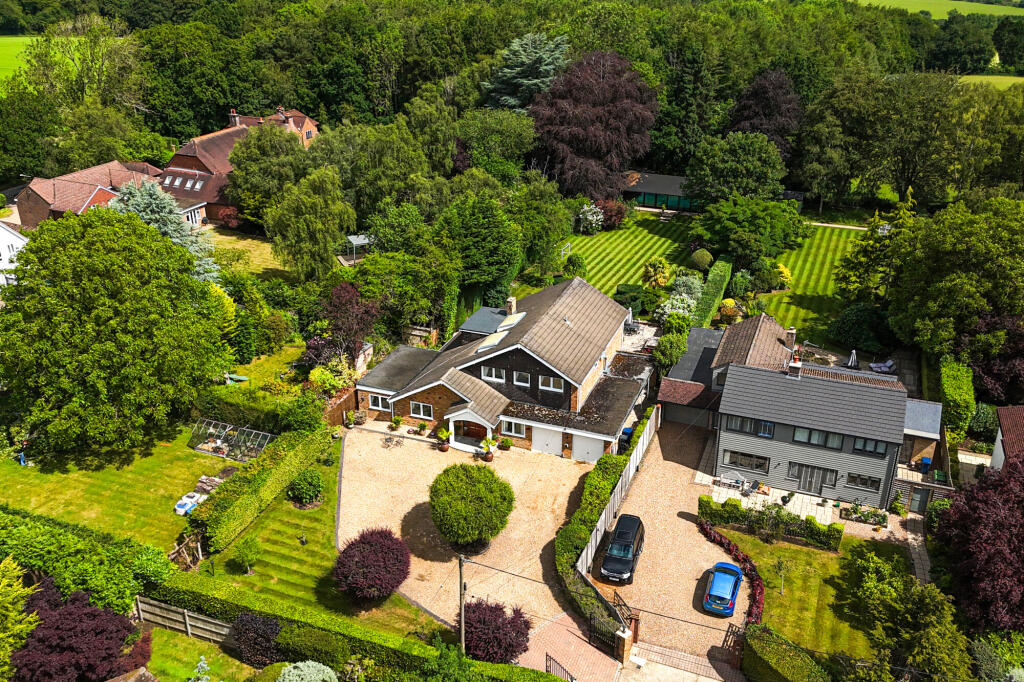 Main image of property: Broomfield Close, Great Missenden, HP16