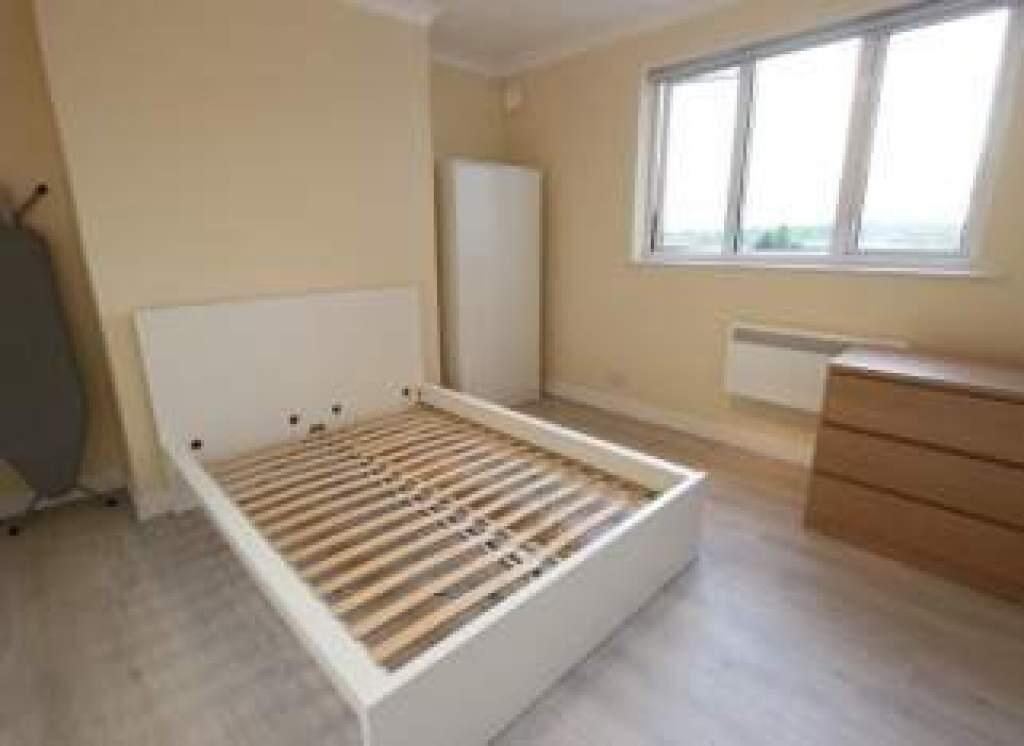Main image of property: High Road, London, N20