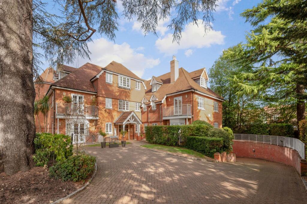 Main image of property: Oatlands Chase, Weybridge, KT13