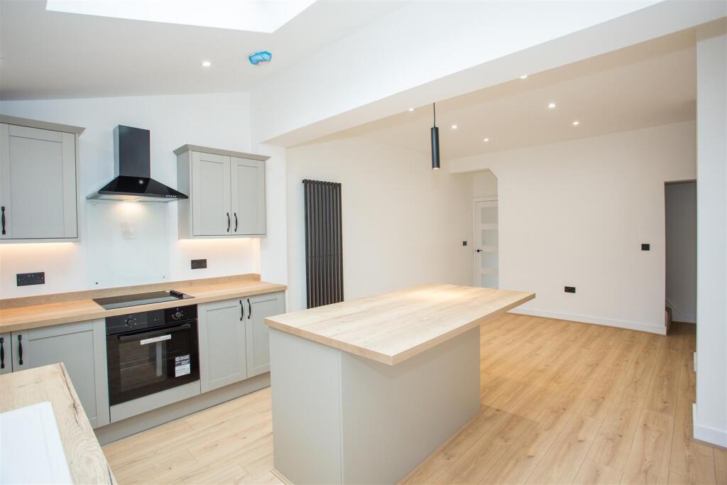 Main image of property: 330 Thelwall Lane, Latchford, Warrington