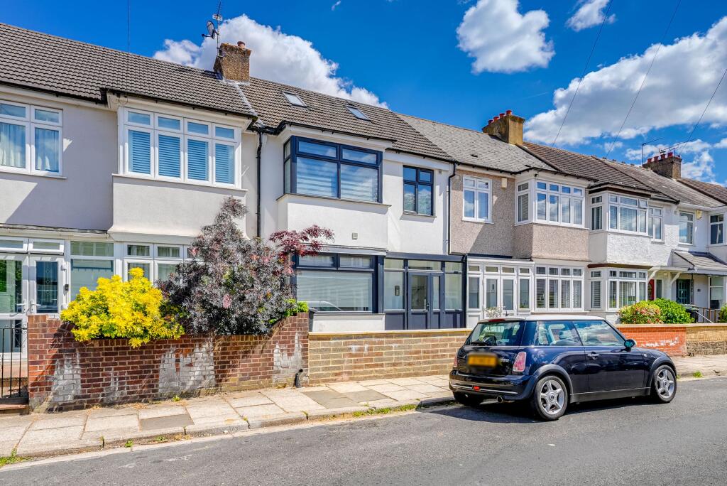 Main image of property: Double Room in Trosley Avenue, Gravesend