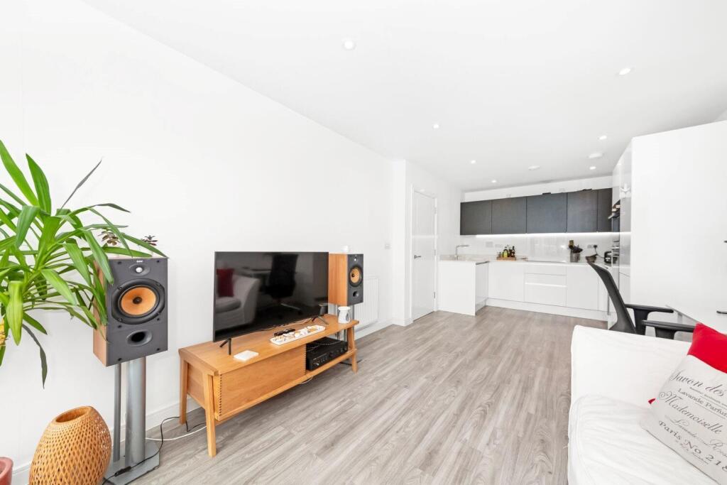 Main image of property: Queens Road, Peckham, London, SE15