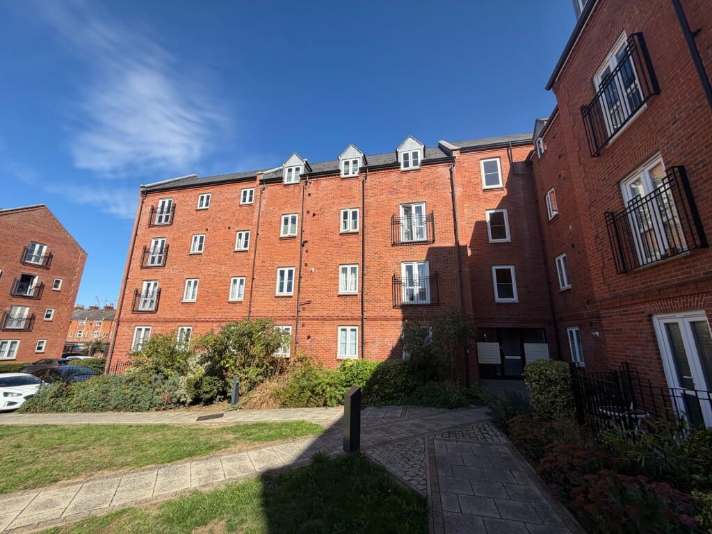 Main image of property: Britannia Road, Banbury, OX16 5DE