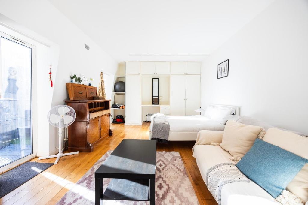 Main image of property: Grays Inn Road, London, WC1X