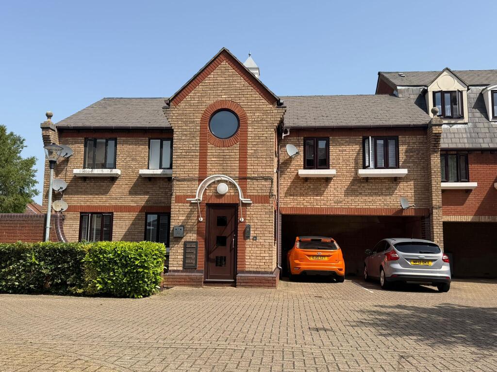 Main image of property: Jetty Walk, Grays, RM17