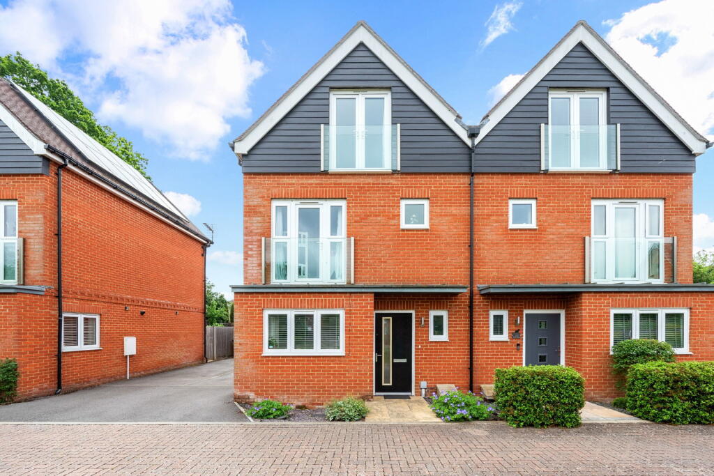 Main image of property: Four Oaks, Oxted, RH8 0EZ
