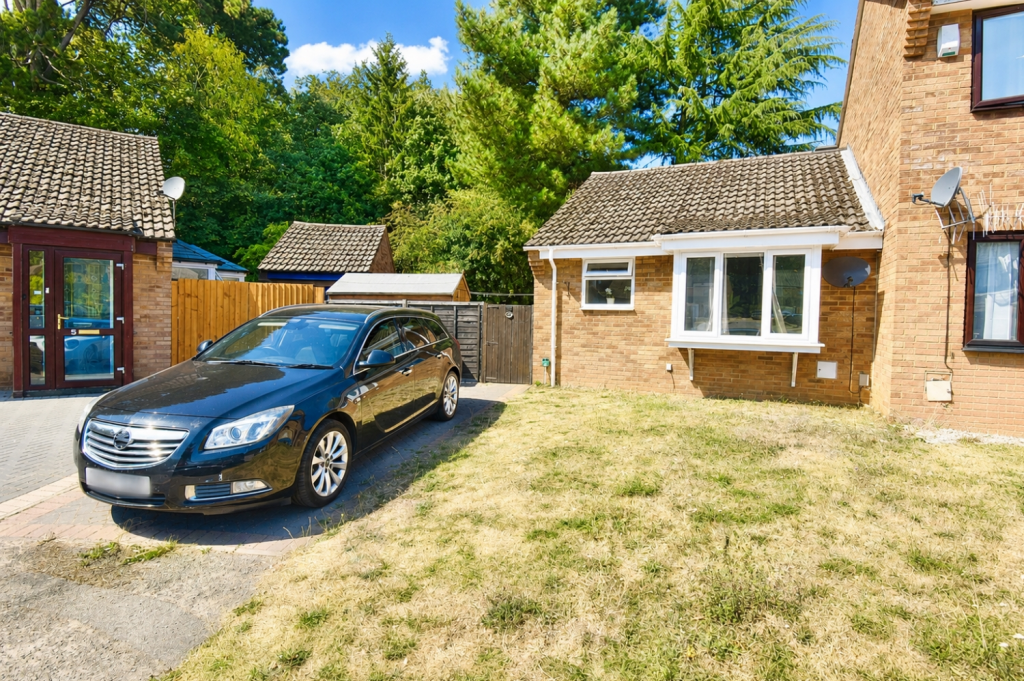 Main image of property: Evesham Court, Northampton NN3 5JB