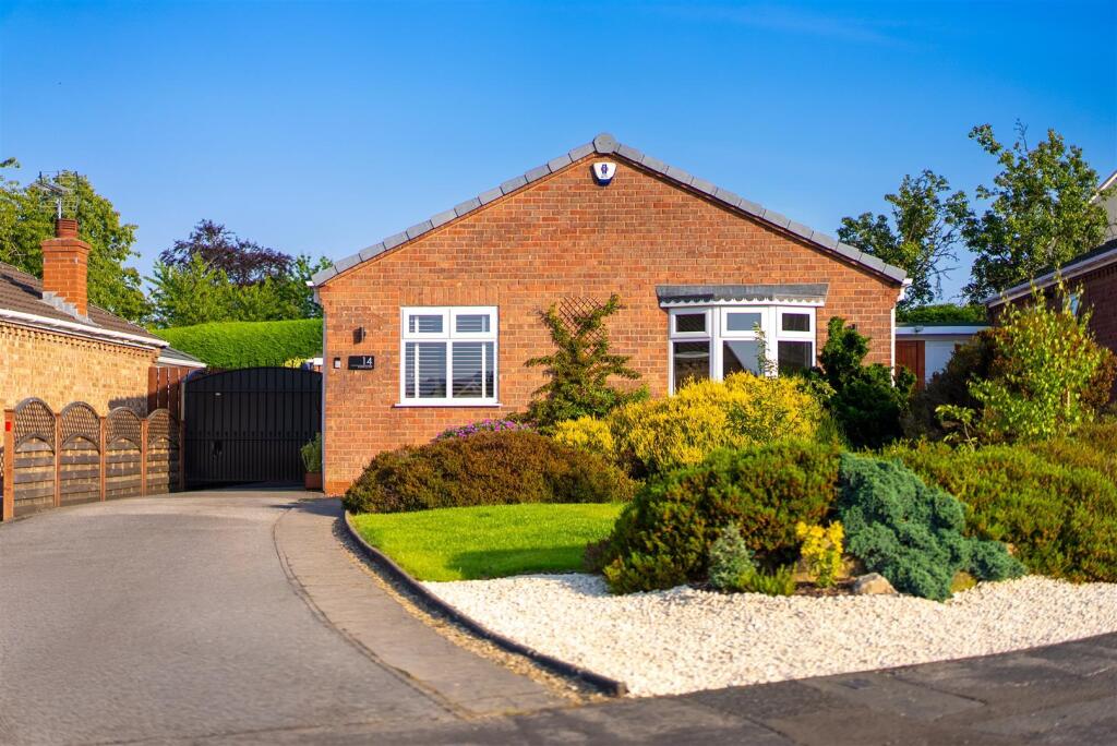 Main image of property: Elgin Close, Walton, Chesterfield, S40