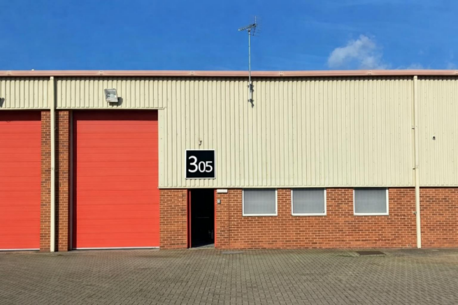 305 Bedfont External.png