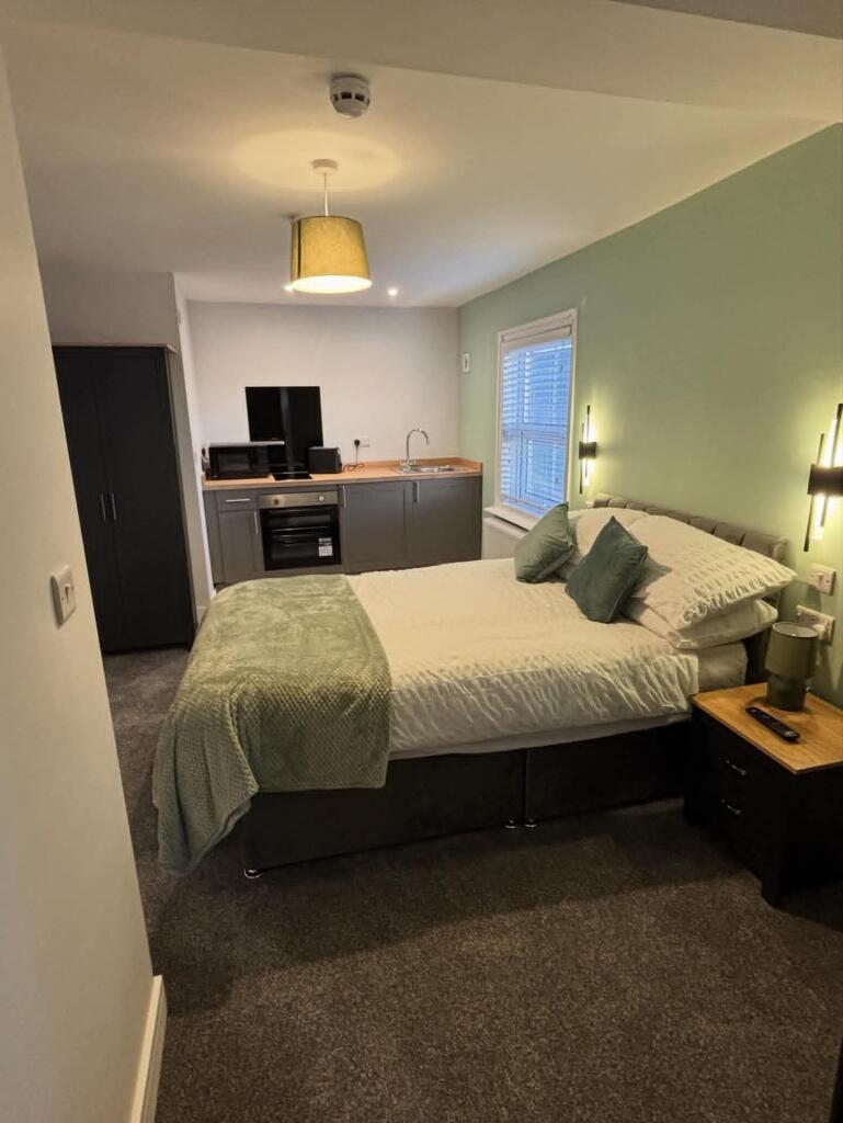 Main image of property: STUNNING NEWLY REFURBISHED STUDIO WITH EN-SUITE – CROSBY STREET, DE22 NW