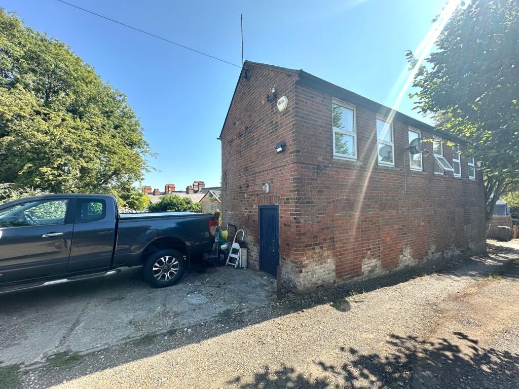 Main image of property: Bellingdon Road, Chesham, HP5