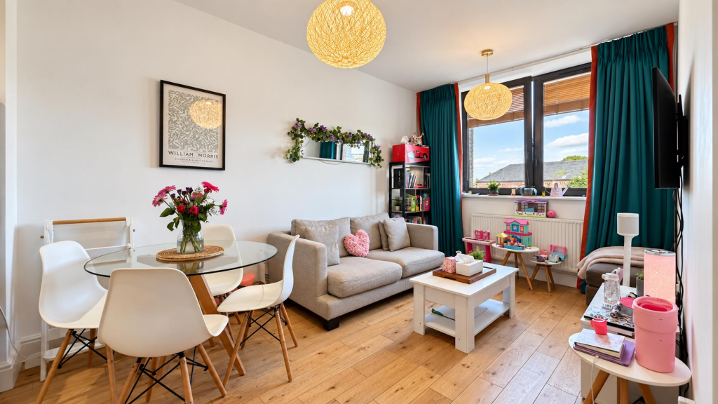Main image of property: 22 East Barnet Road, Barnet