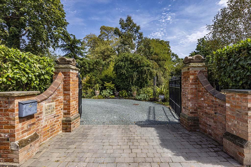 Main image of property: The Dower House, Gonalston Lane, Hoveringham, Nottinghamshire NG14 7JH