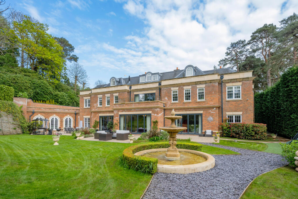 Main image of property: Golf Club Road, Weybridge, KT13