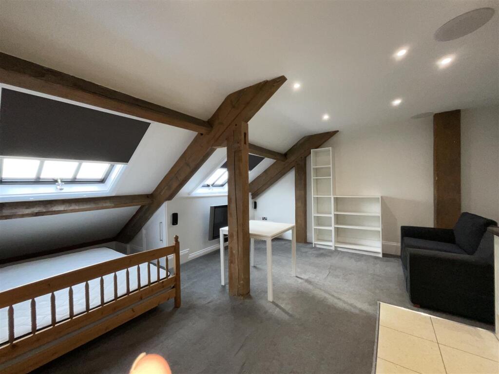 Main image of property: 37 Albion House, Hick Street, Bradford, BD1 5AW