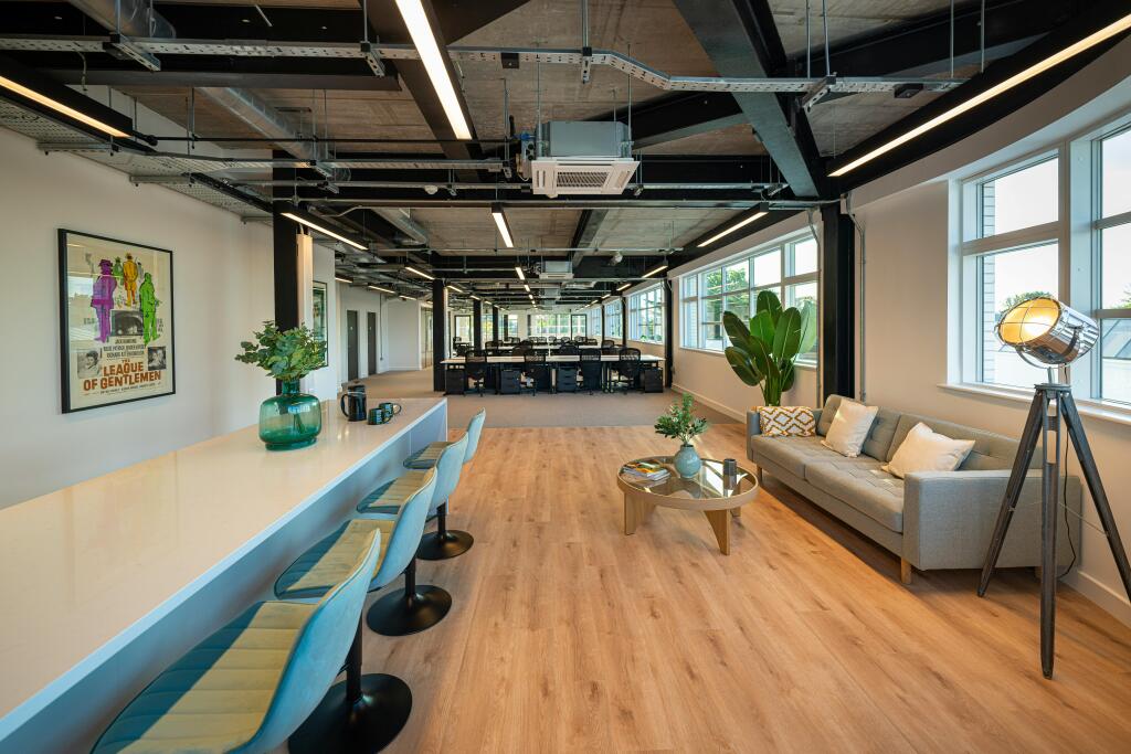 EALING_6994_I-BLOCK-CHILL-OUT-SPACE-AND-ISLAND (1).jpg