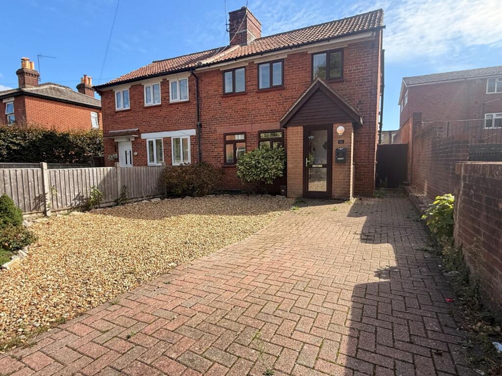 Main image of property: Roselands Gardens, Southampton, Hampshire, SO17