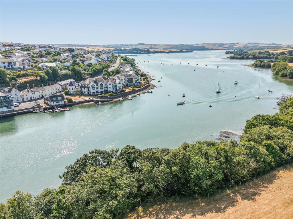 Main image of property: The Moorings, Embankment Road, Kingsbridge