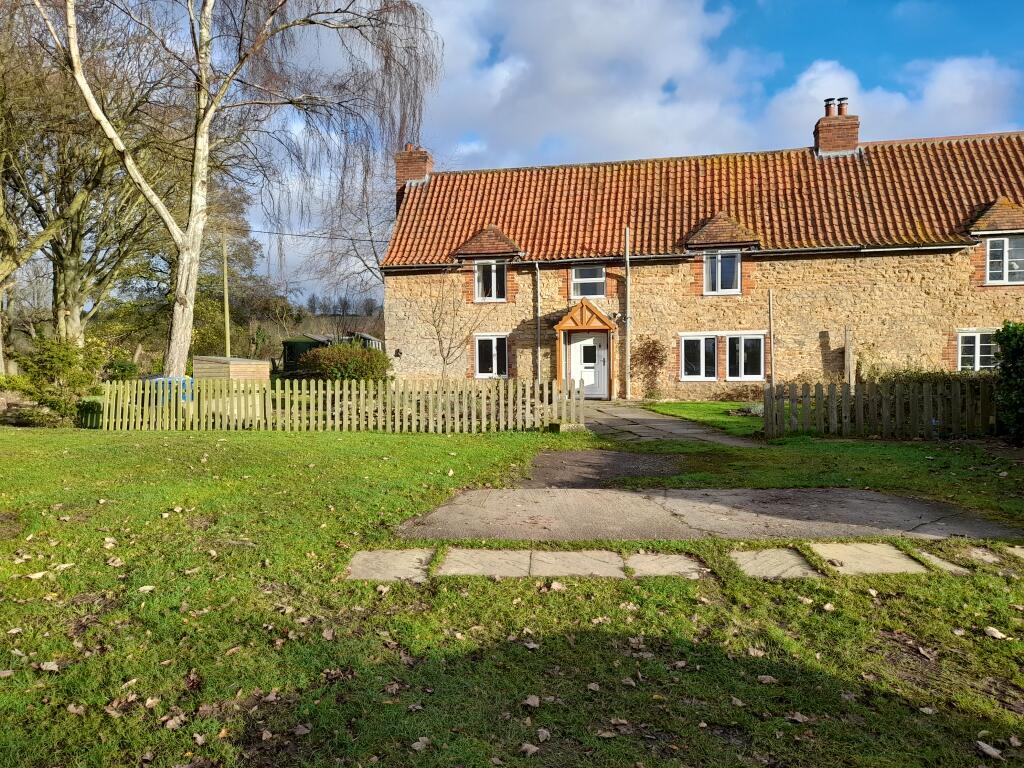 Main image of property: Bellwood Farm Cottage, Harpswell, Gainsborough DN21 5UU