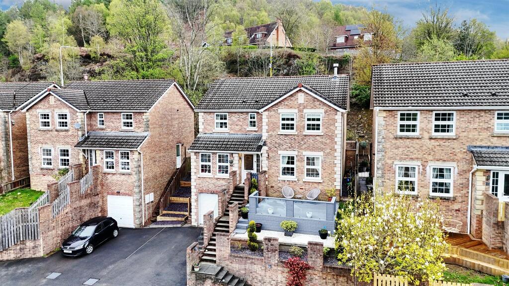 Main image of property: Manor Court, Edwardsville, Treharris