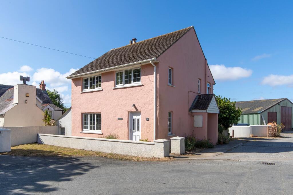 Main image of property: Ffordd Yr Afon, Trefin, SA62
