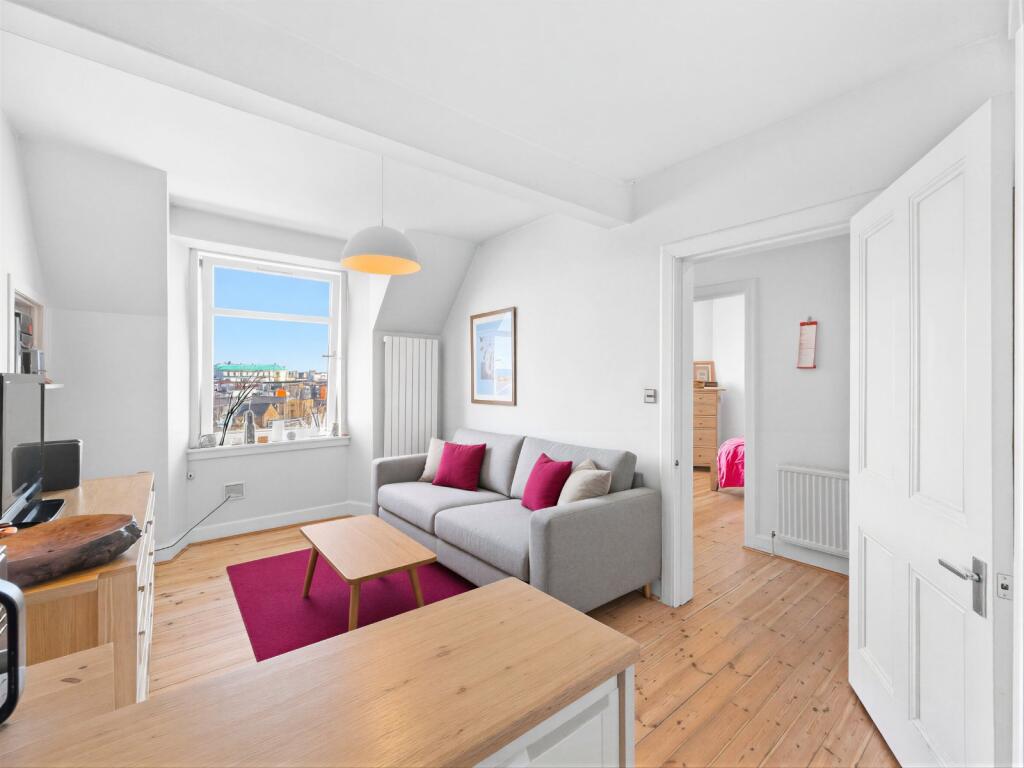 Main image of property: 13/10 Earlston Place, Abbeyhill, Edinburgh, EH7