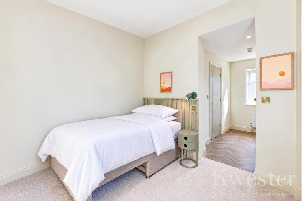 Main image of property: Rayleigh Avenue, Westcliff-on-sea, SS0