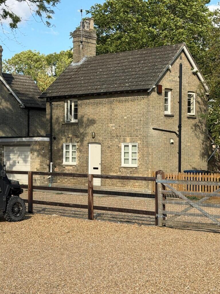 Main image of property: Latham Road, Cambridge, Cambridgeshire, CB2