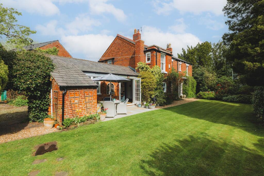 Main image of property: Auchenhoan, The Brow, Kingsley, Frodsham, WA6 8AN