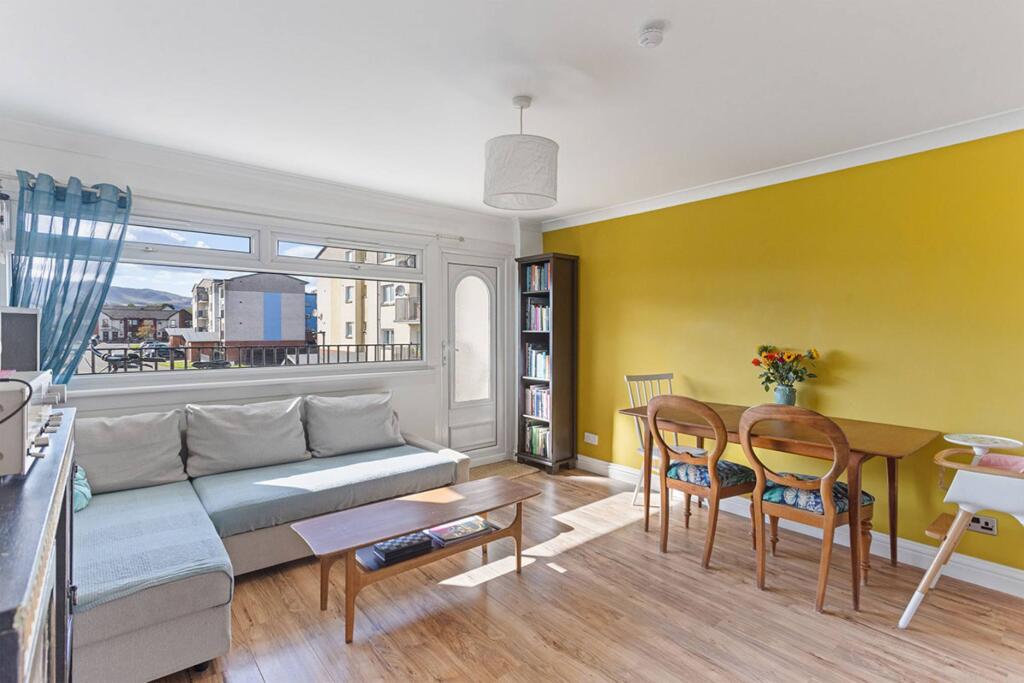 Main image of property: Flat 5, 49 Southhouse Crescent, Edinburgh, EH17 8BT