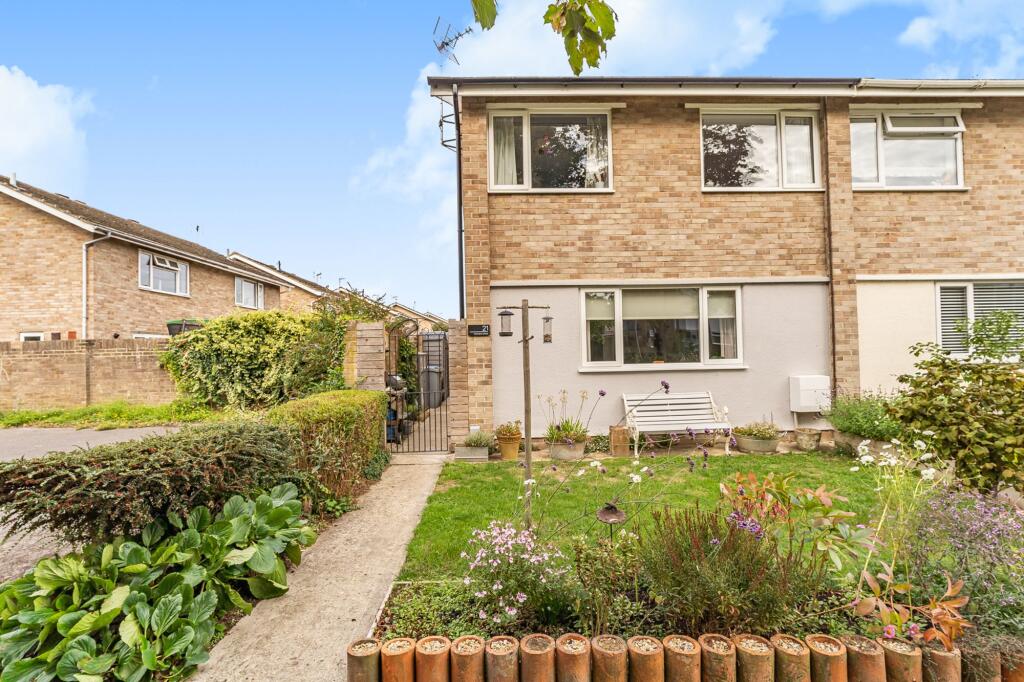 Main image of property: Farmers Close, Witney, OX28