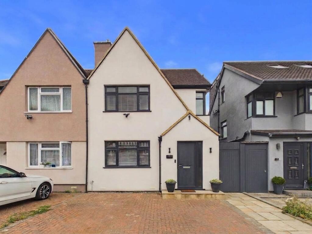 Main image of property: Chinnor Crescent, Greenford, UB6