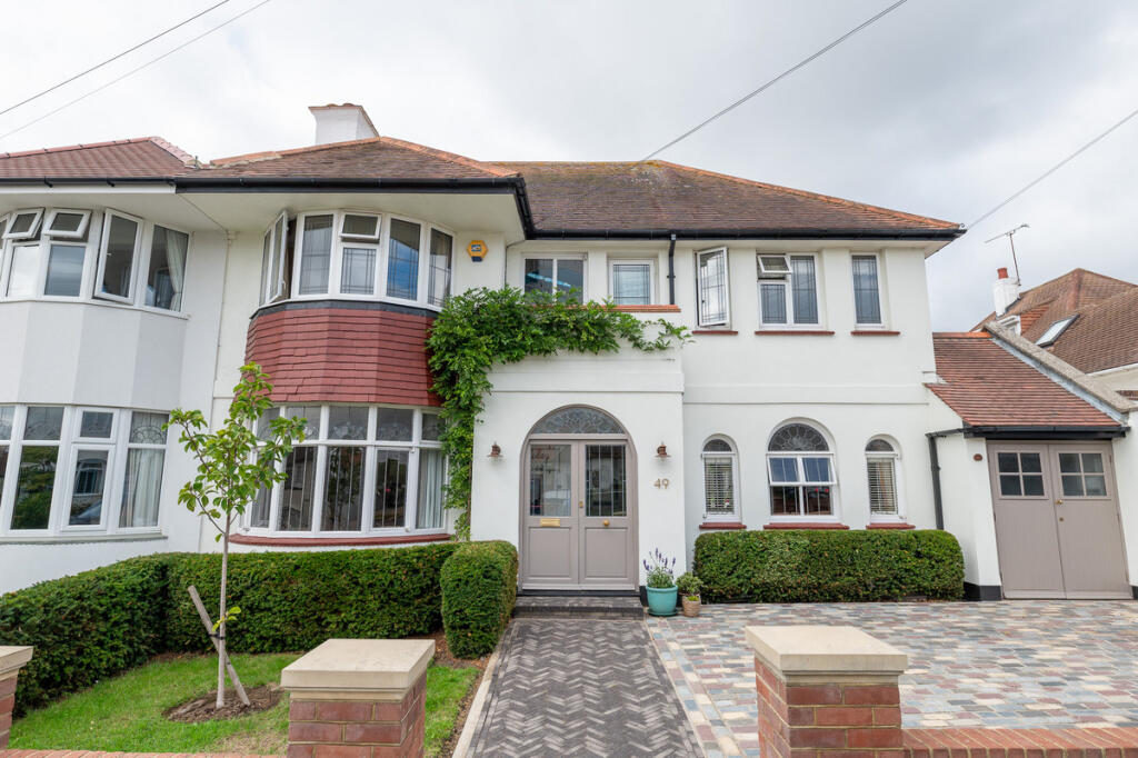 Main image of property: Berkeley Gardens, Leigh-on-sea, SS9 2