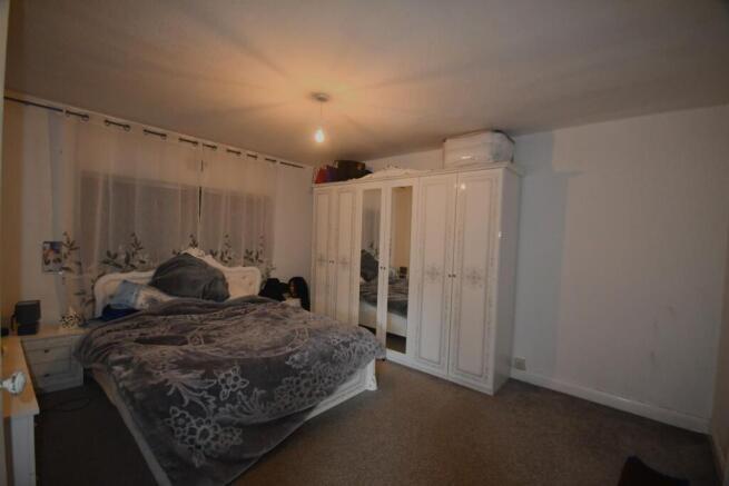 2 howley grange bedroom 1.JPG