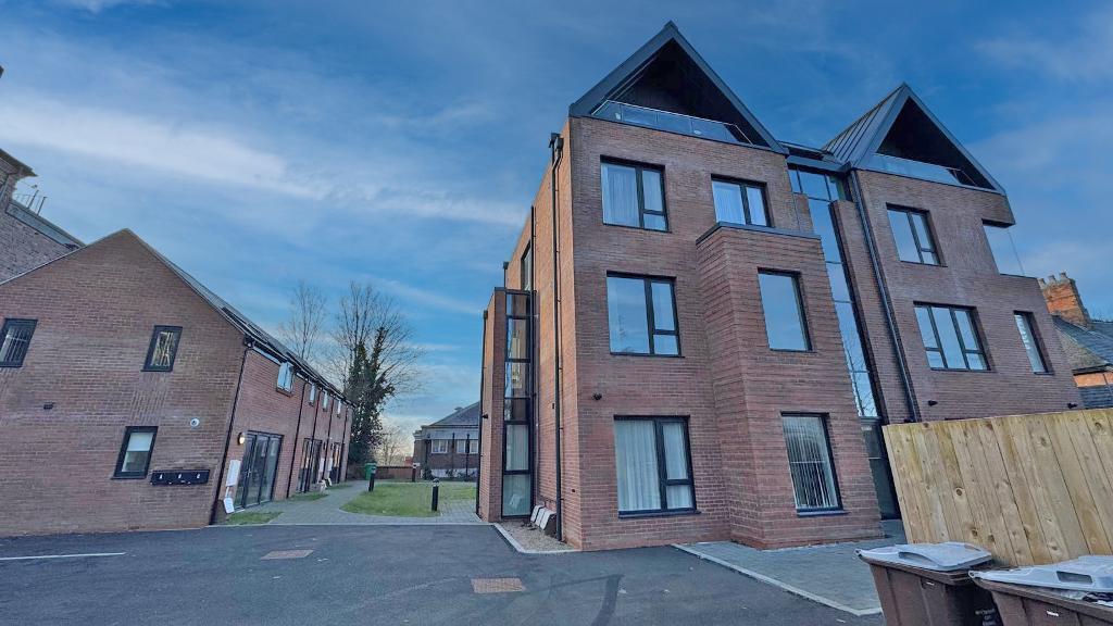 Main image of property: Elm Bank, Mapperley Park, Nottingham, NG3 5AJ