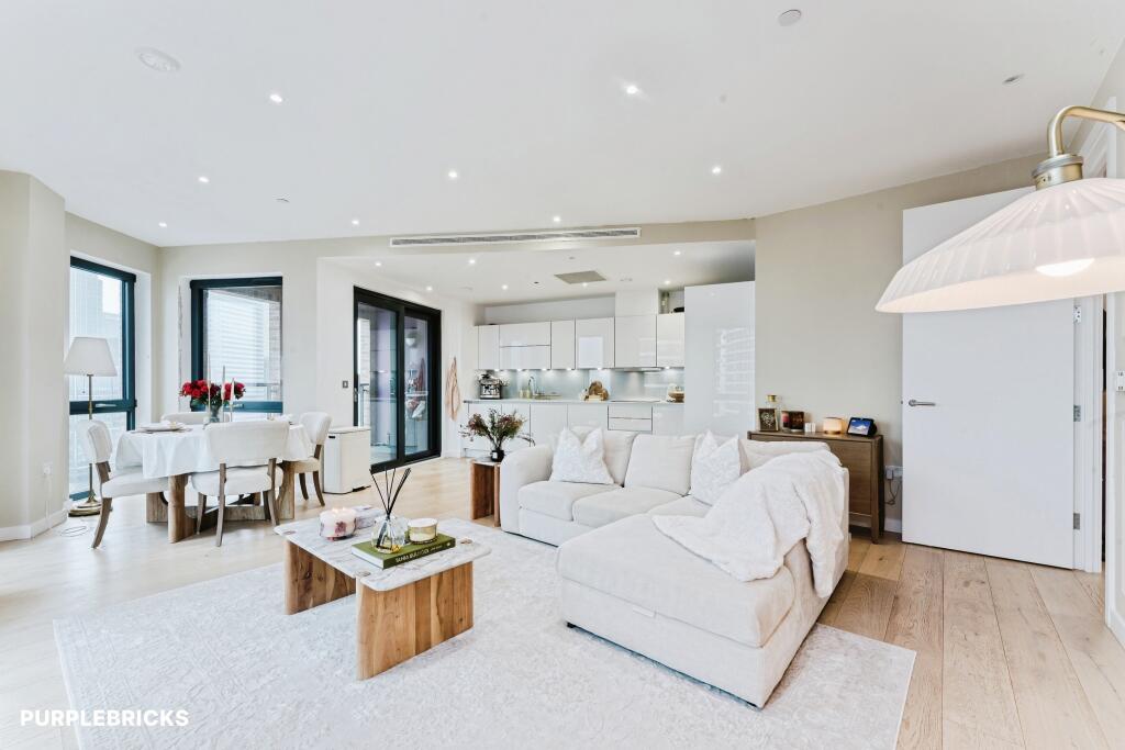Main image of property: 18 Williamsburg Plaza, London, E14