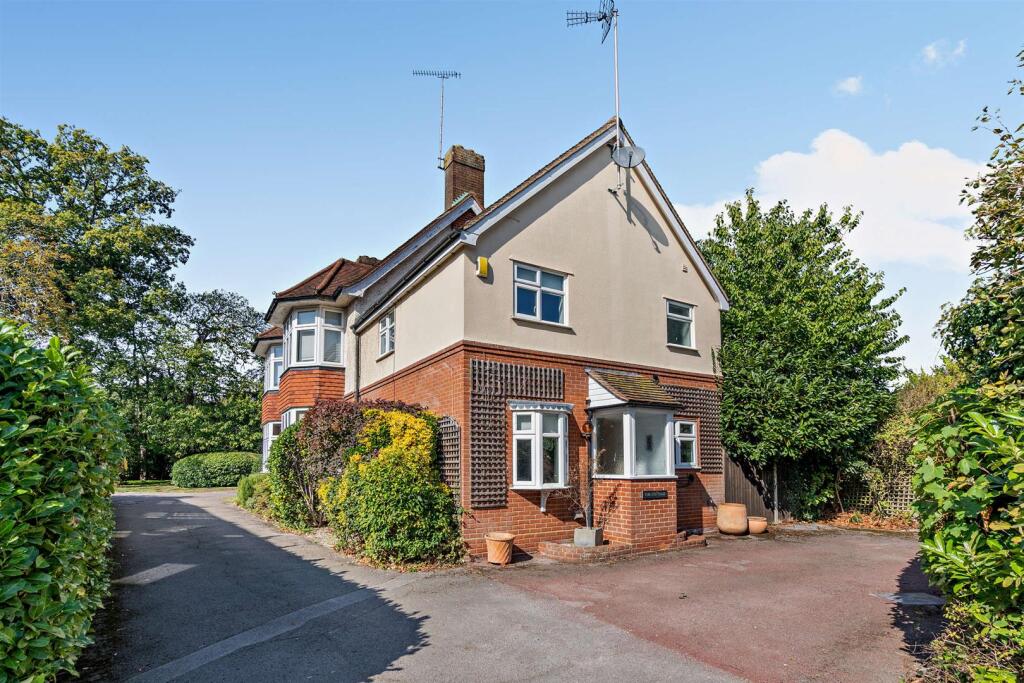 Main image of property: Glendale Close, Shenfield, Brentwood