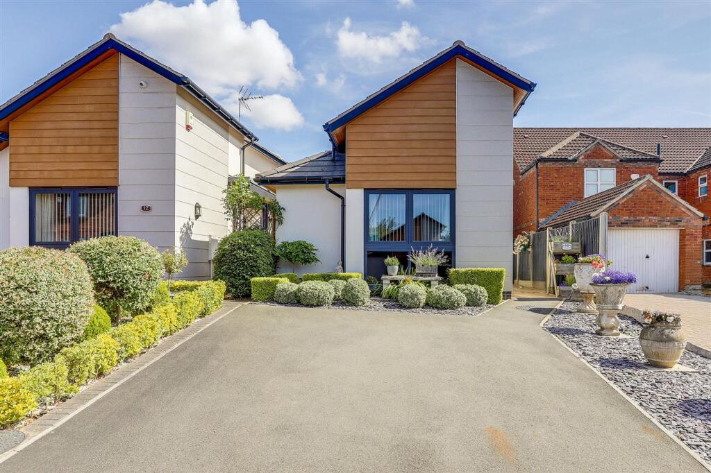 Main image of property: Meadow Croft Gardens, Hucknall, NG15