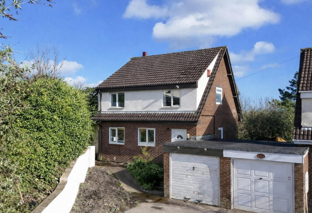 Main image of property: Warecross Gardens, Kingsteignton, Newton Abbot, TQ12 3TA