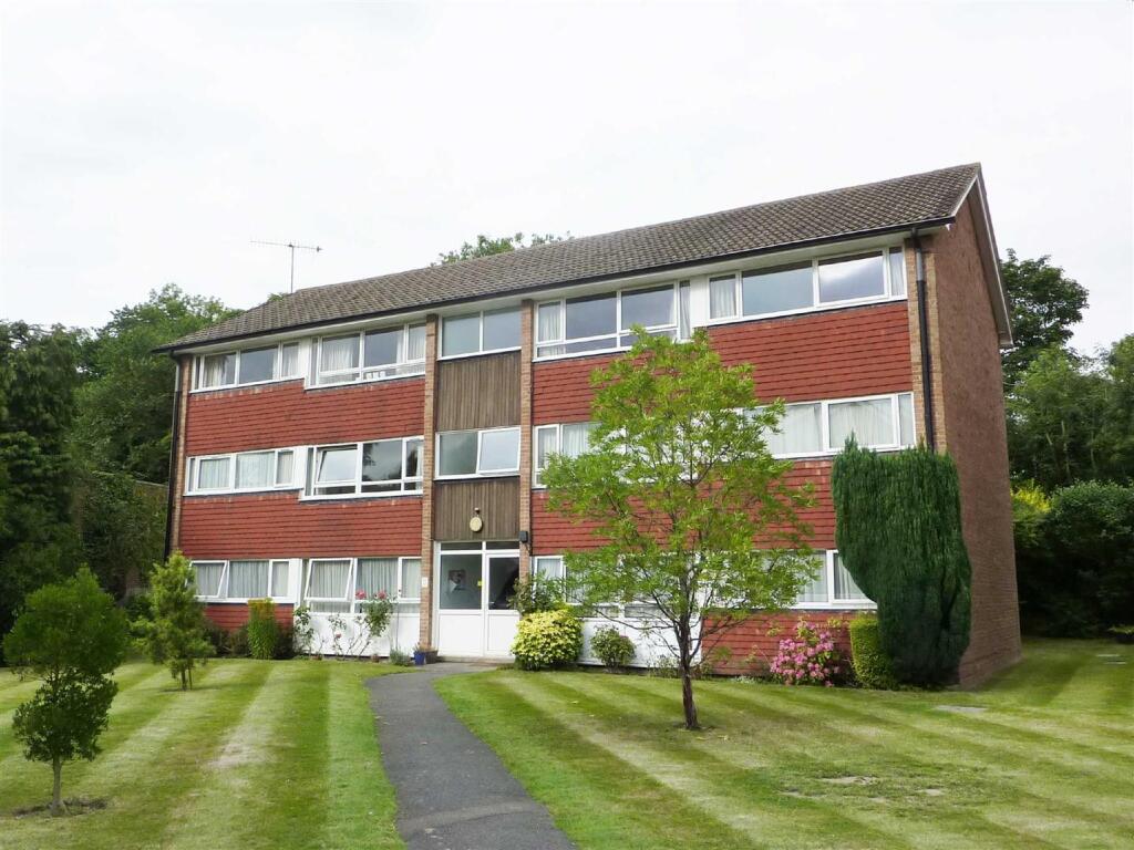 Main image of property: Master Close, Oxted